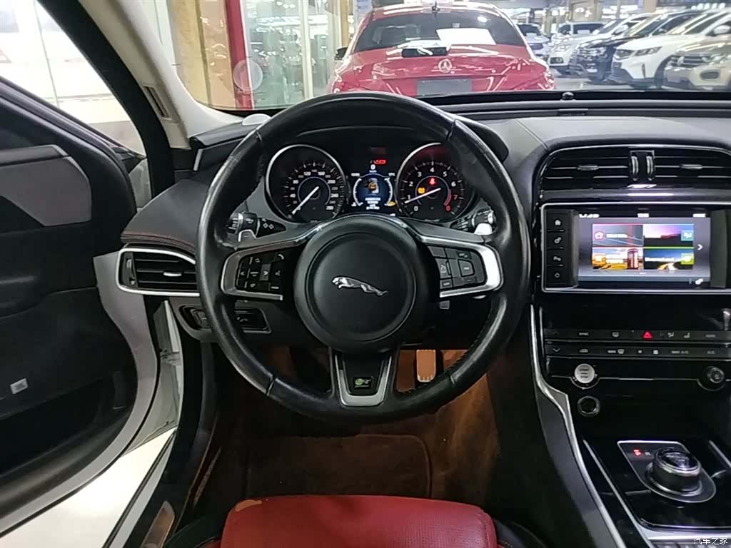 Jaguar XE, 2017 11