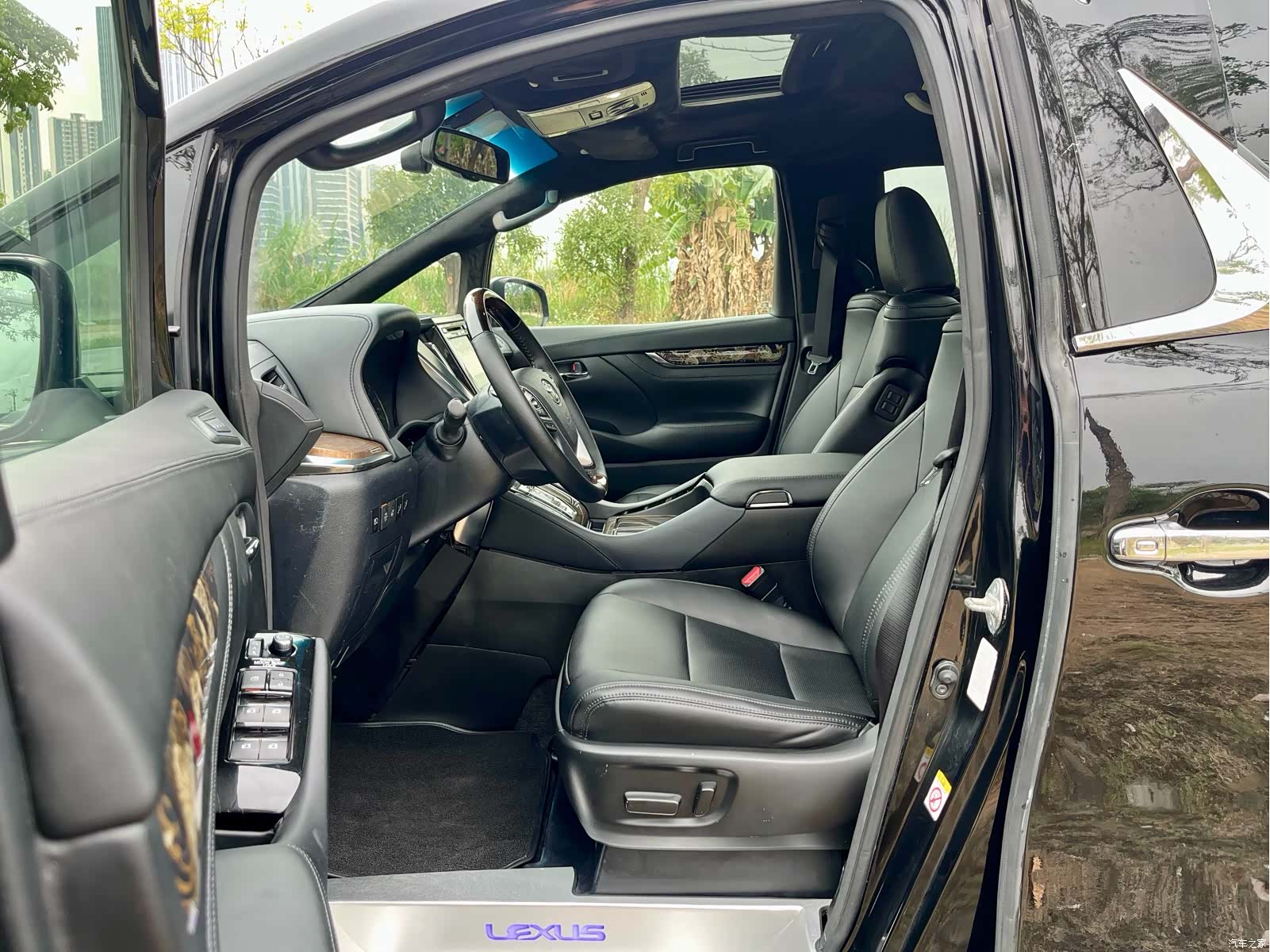 Toyota Alphard, 2018 все фото