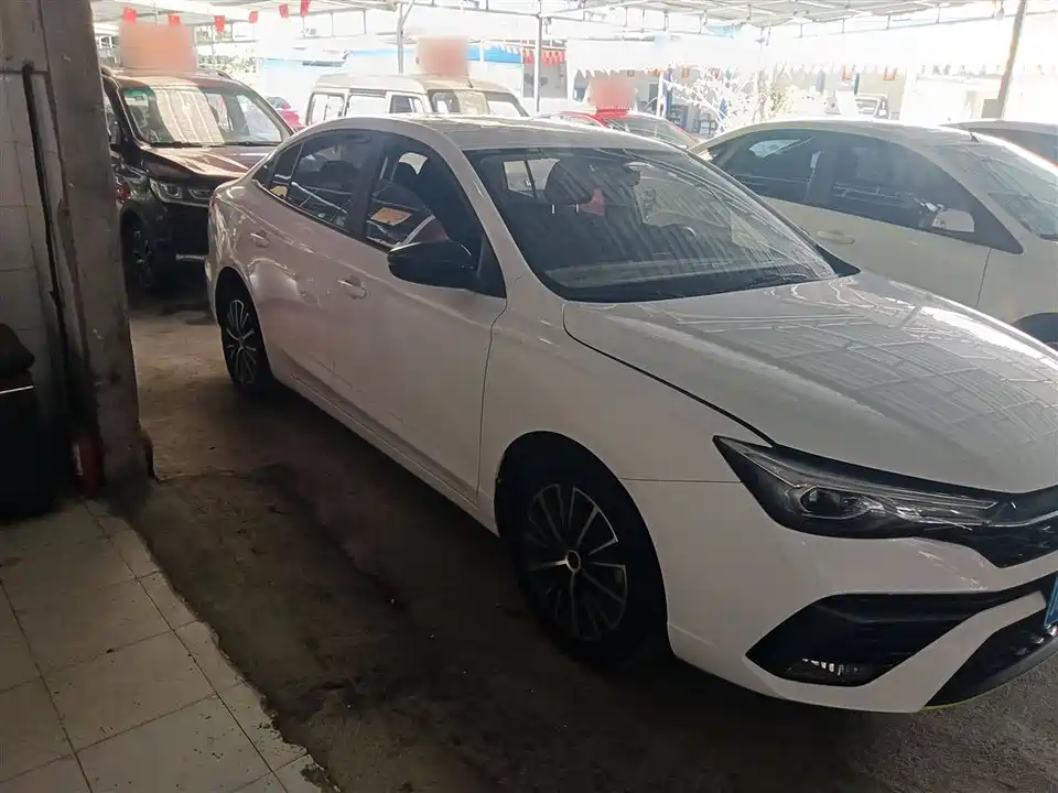 Roewe i5