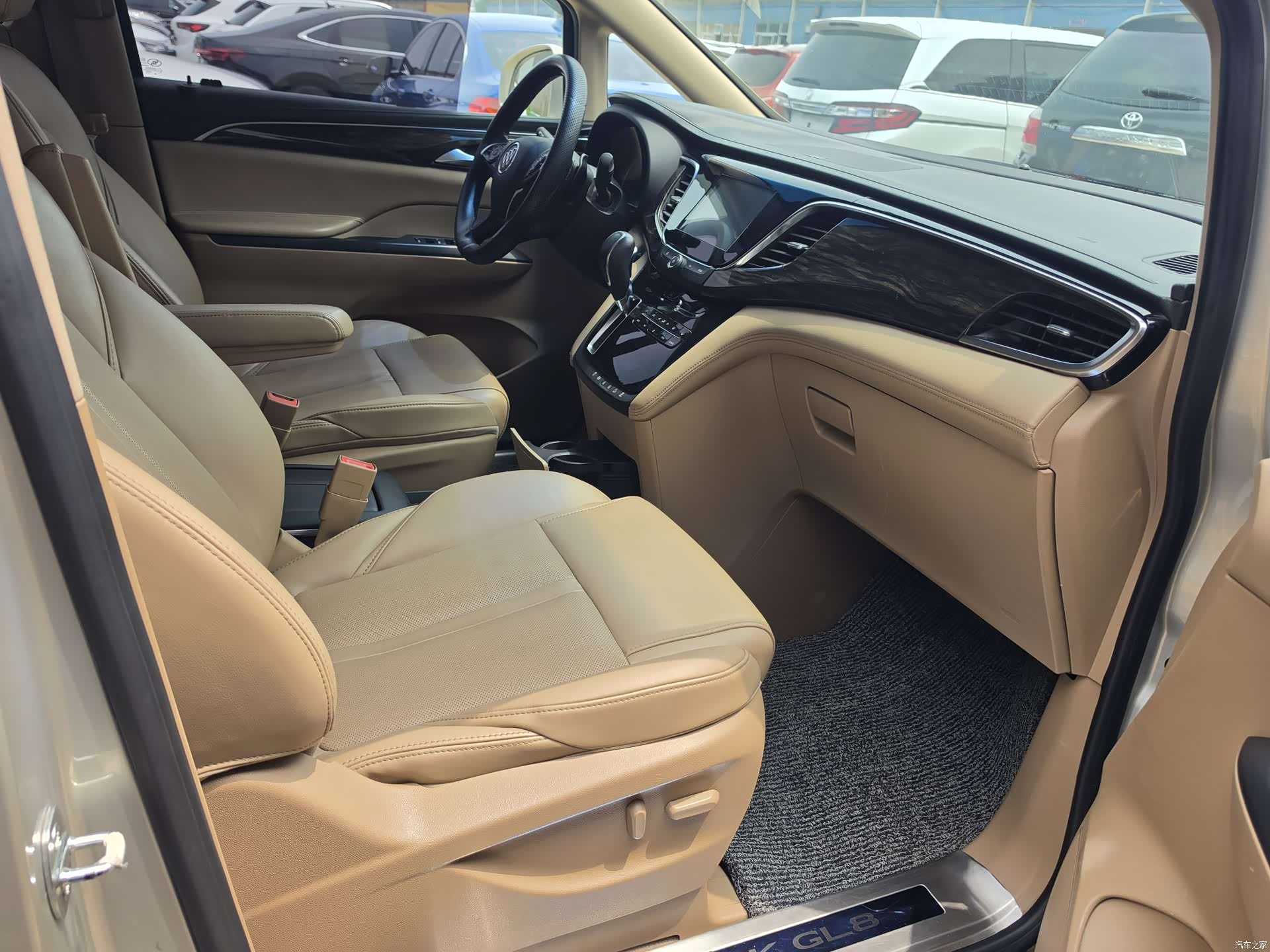 Buick GL8, 2017 6