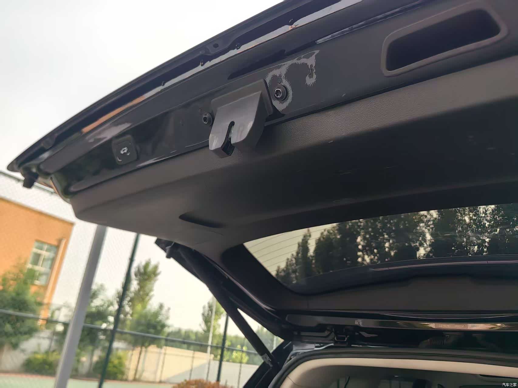 Roewe RX8, 2020 12