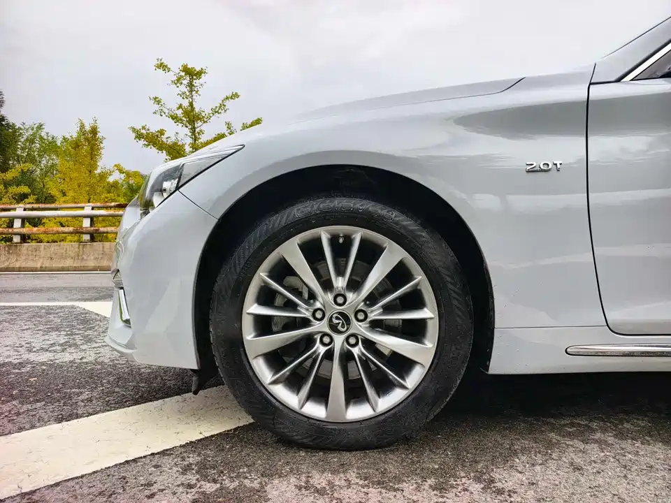 Infiniti Q50L