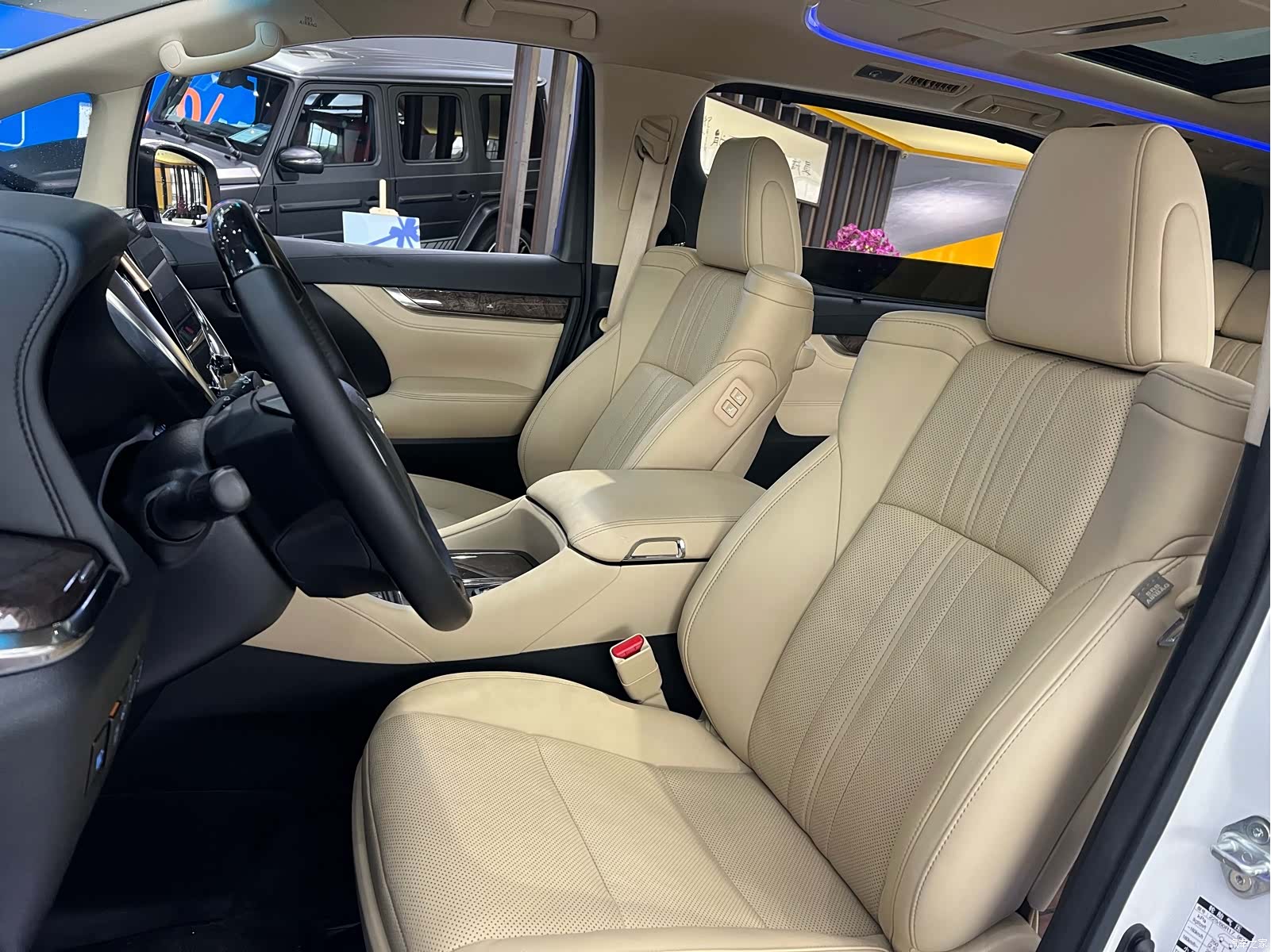 Toyota Vellfire, 2021 4