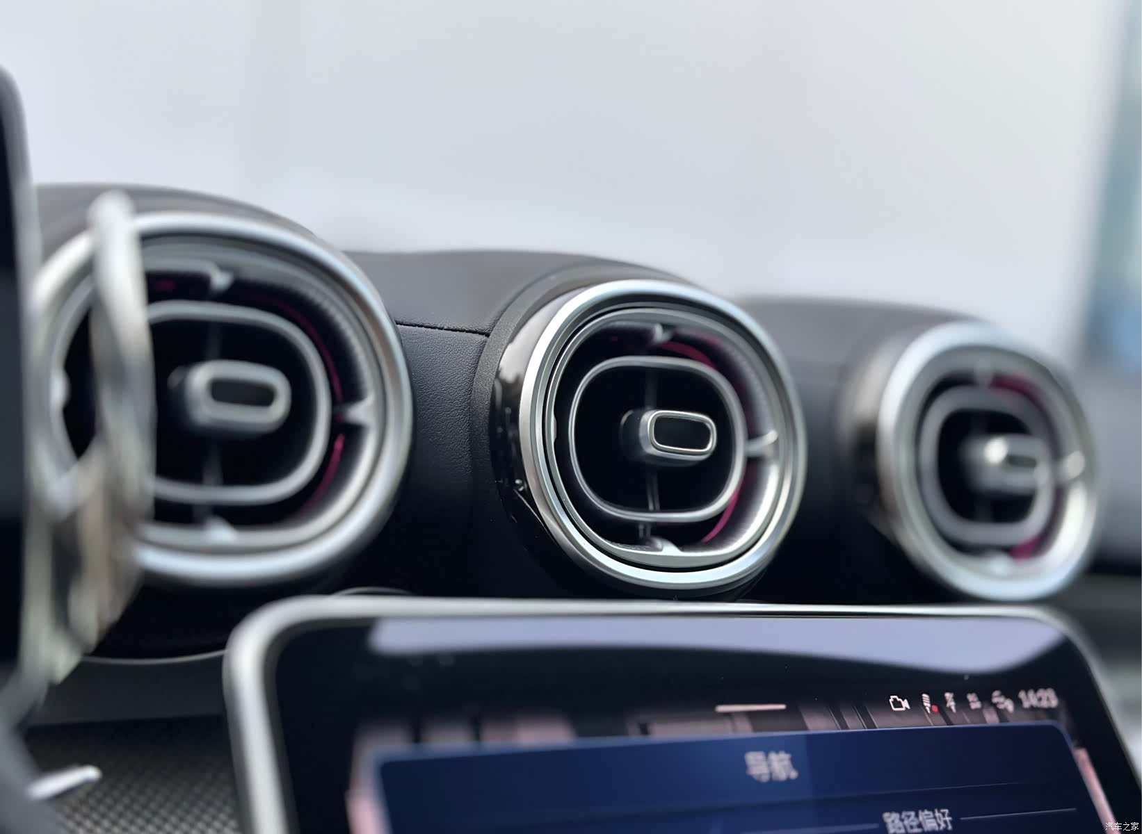 Mercedes-Benz C-Class, 2025 11