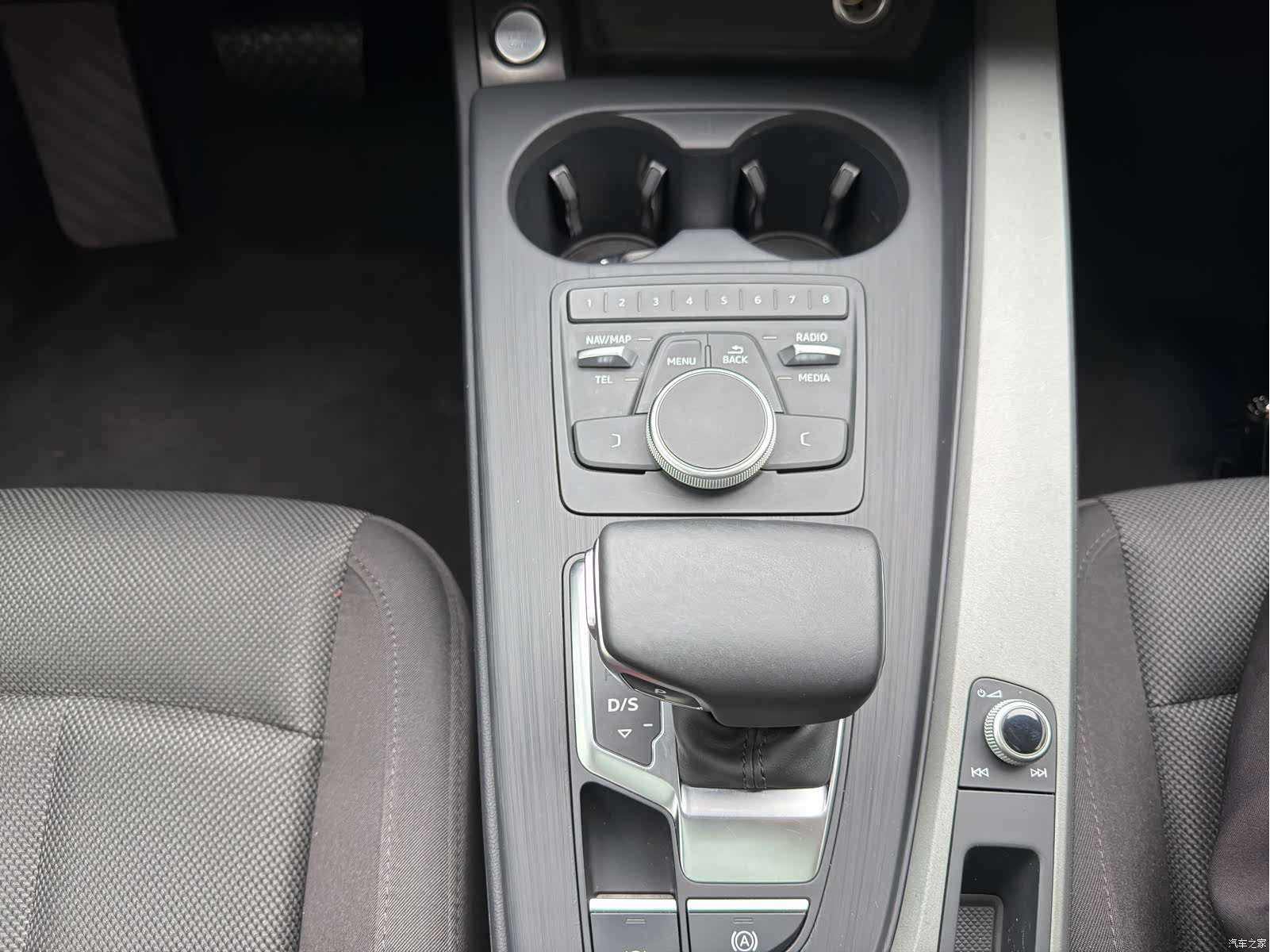 Audi A4L, 2019 14