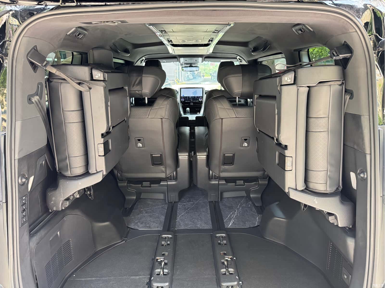 Toyota Vellfire, 2024 14