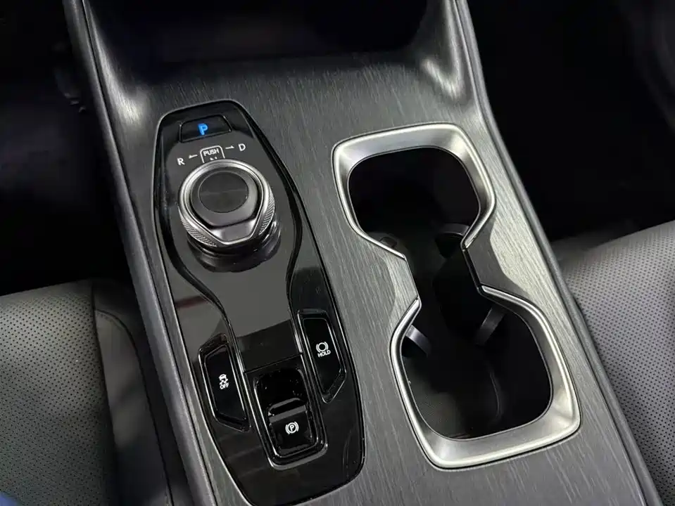 Lexus RZ
