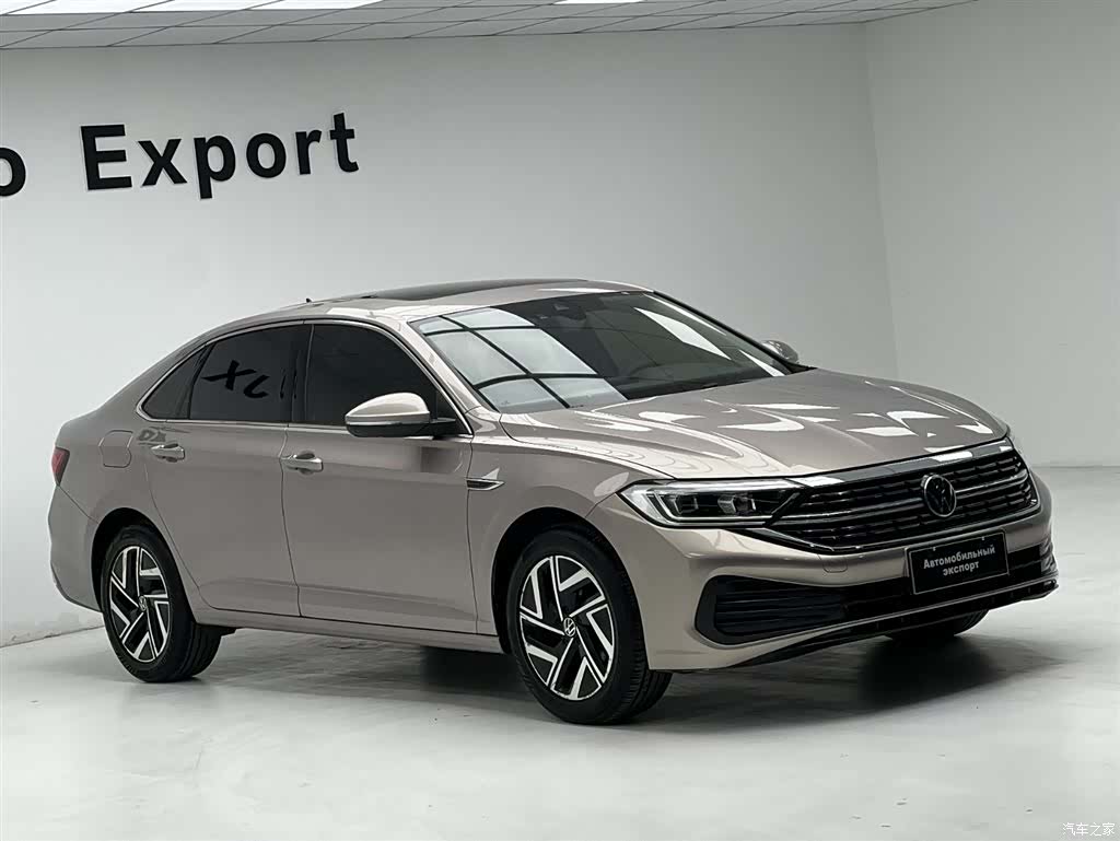 Volkswagen Sagitar, 2022 3