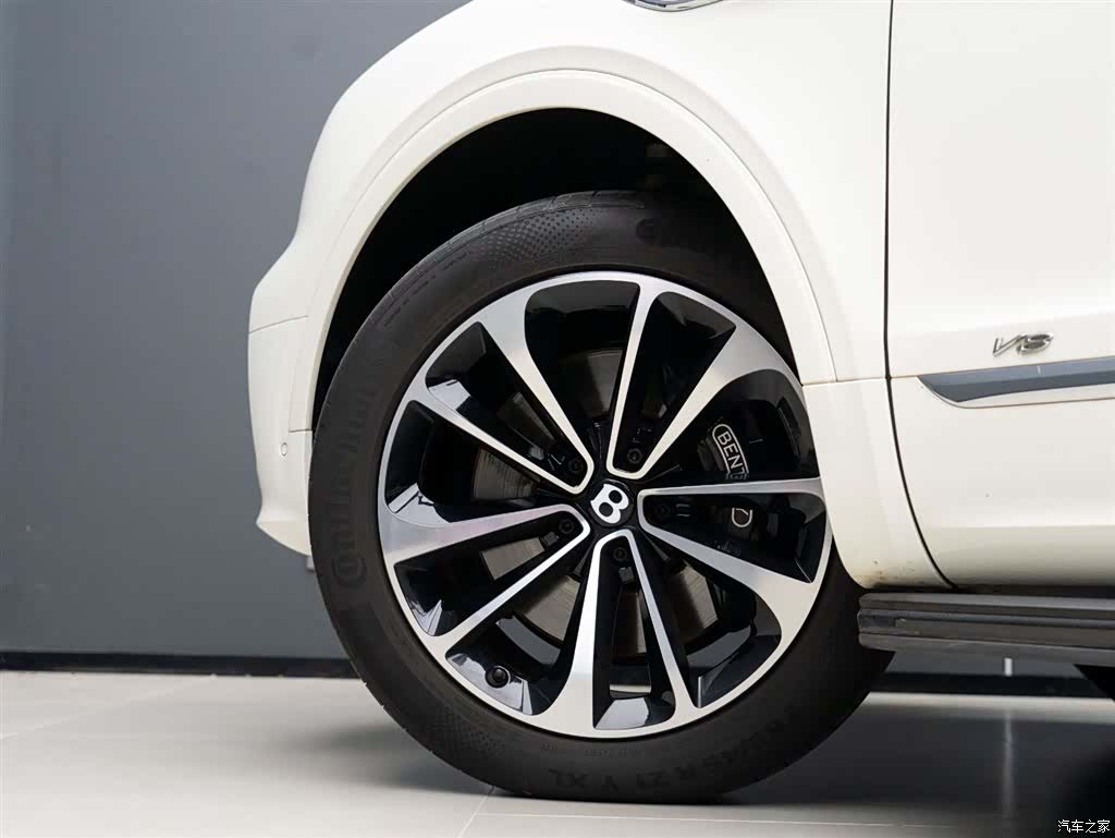 Bentley Bentayga, 2020 6