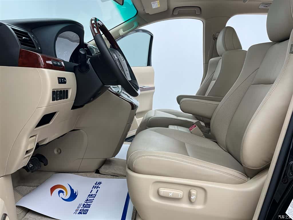 Toyota Alphard, 2011 4