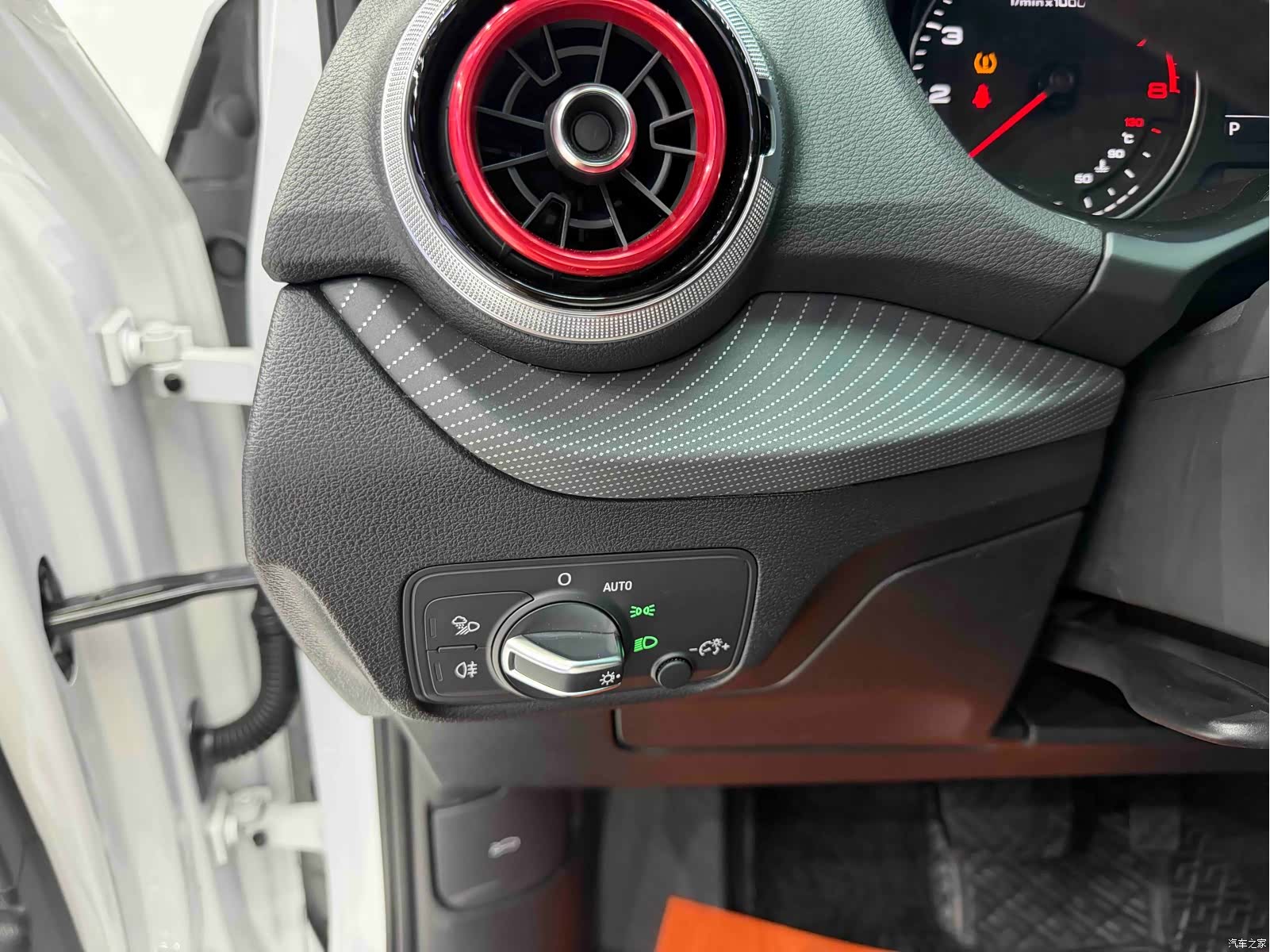 Audi Q2L, 2022 9