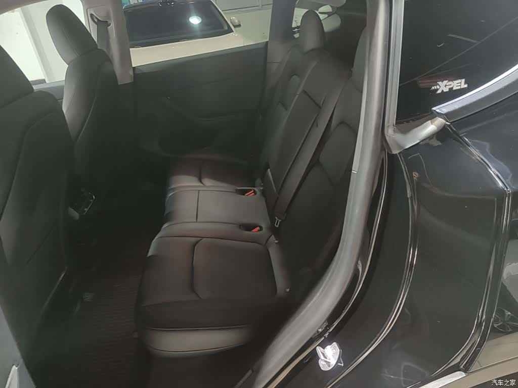 Tesla Model Y, 2023 17