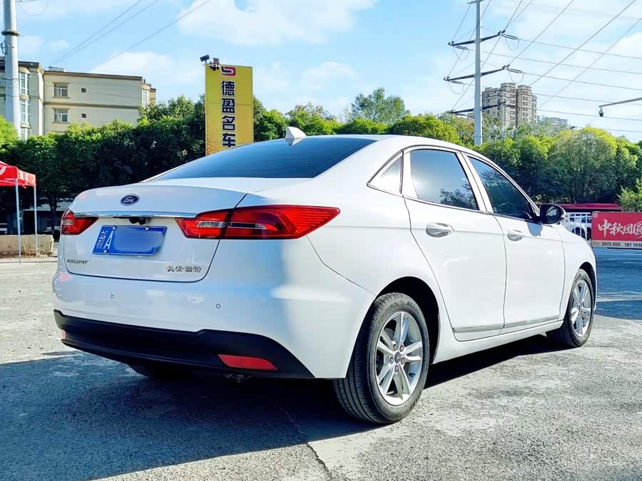 Ford Focus 2021, фото 4