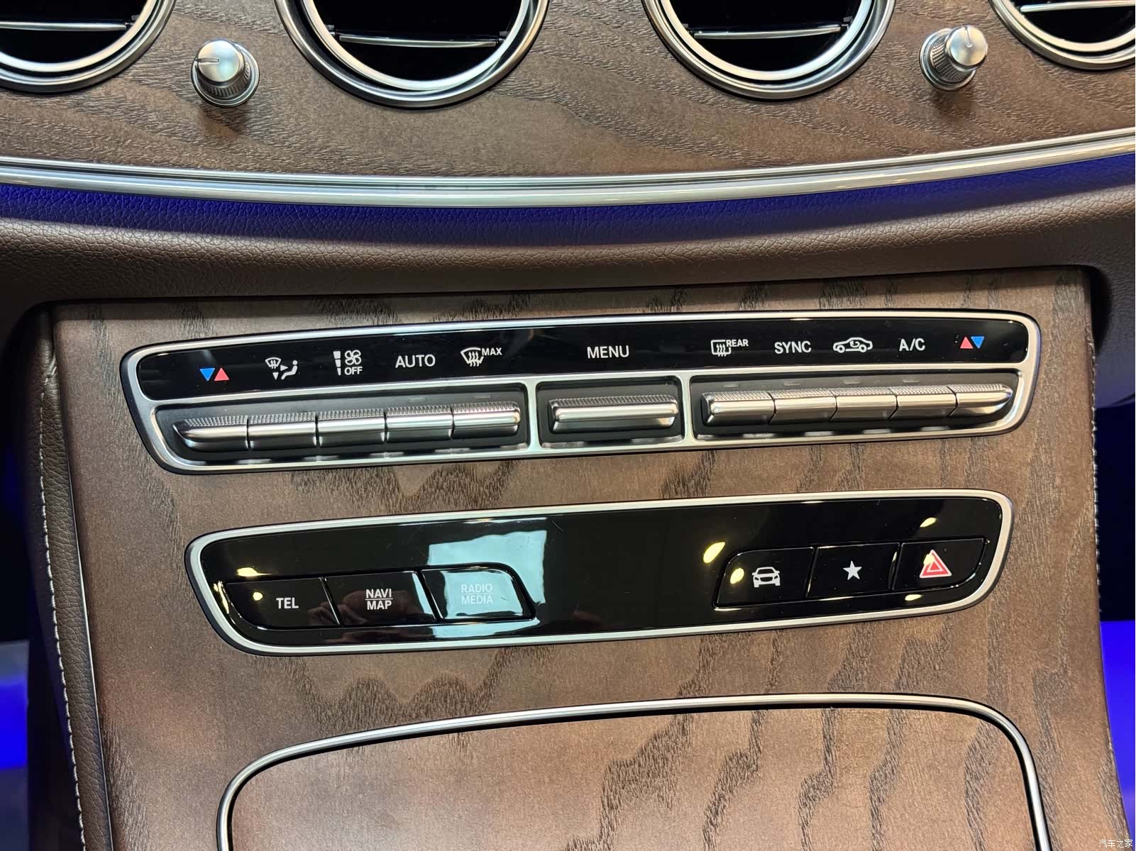 Mercedes-Benz E-Class, 2023 19