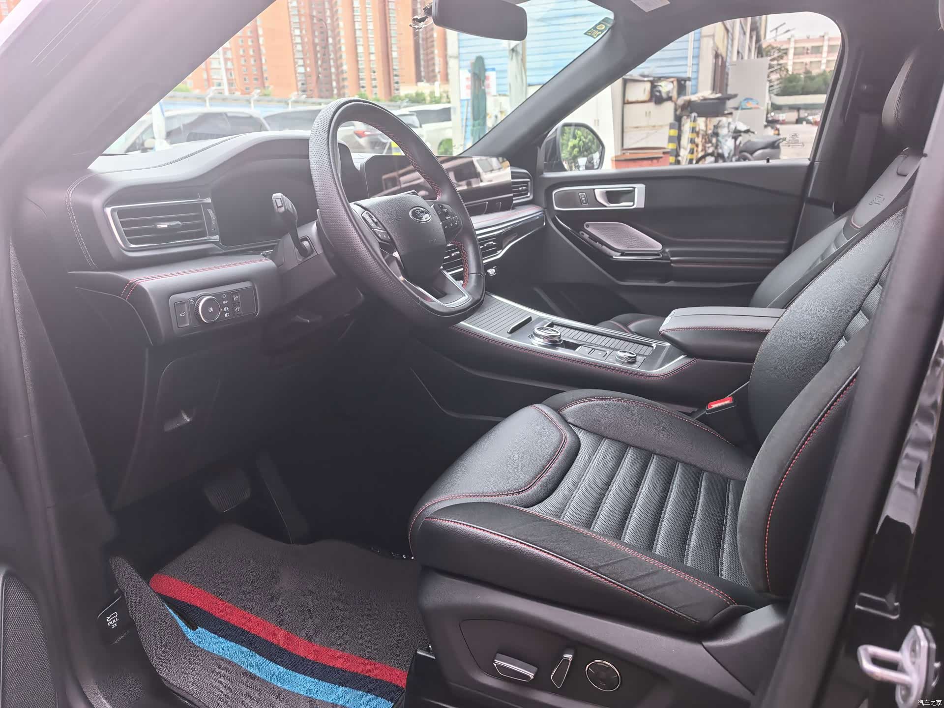 Ford Explorer, 2023 4