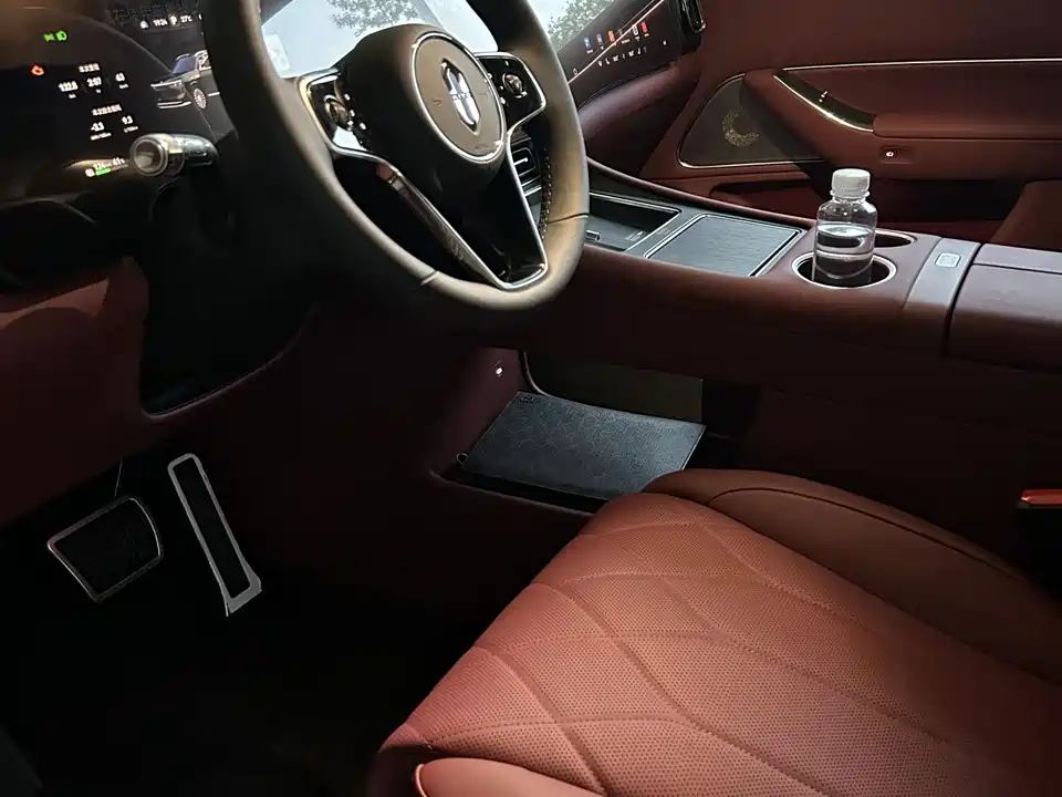 AITO Ask the world M8