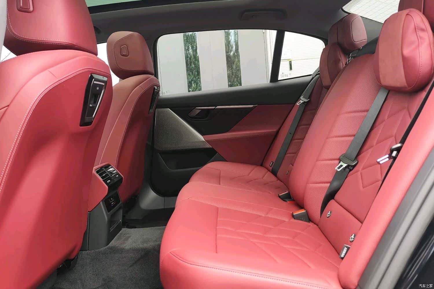 BMW i5, 2025 9