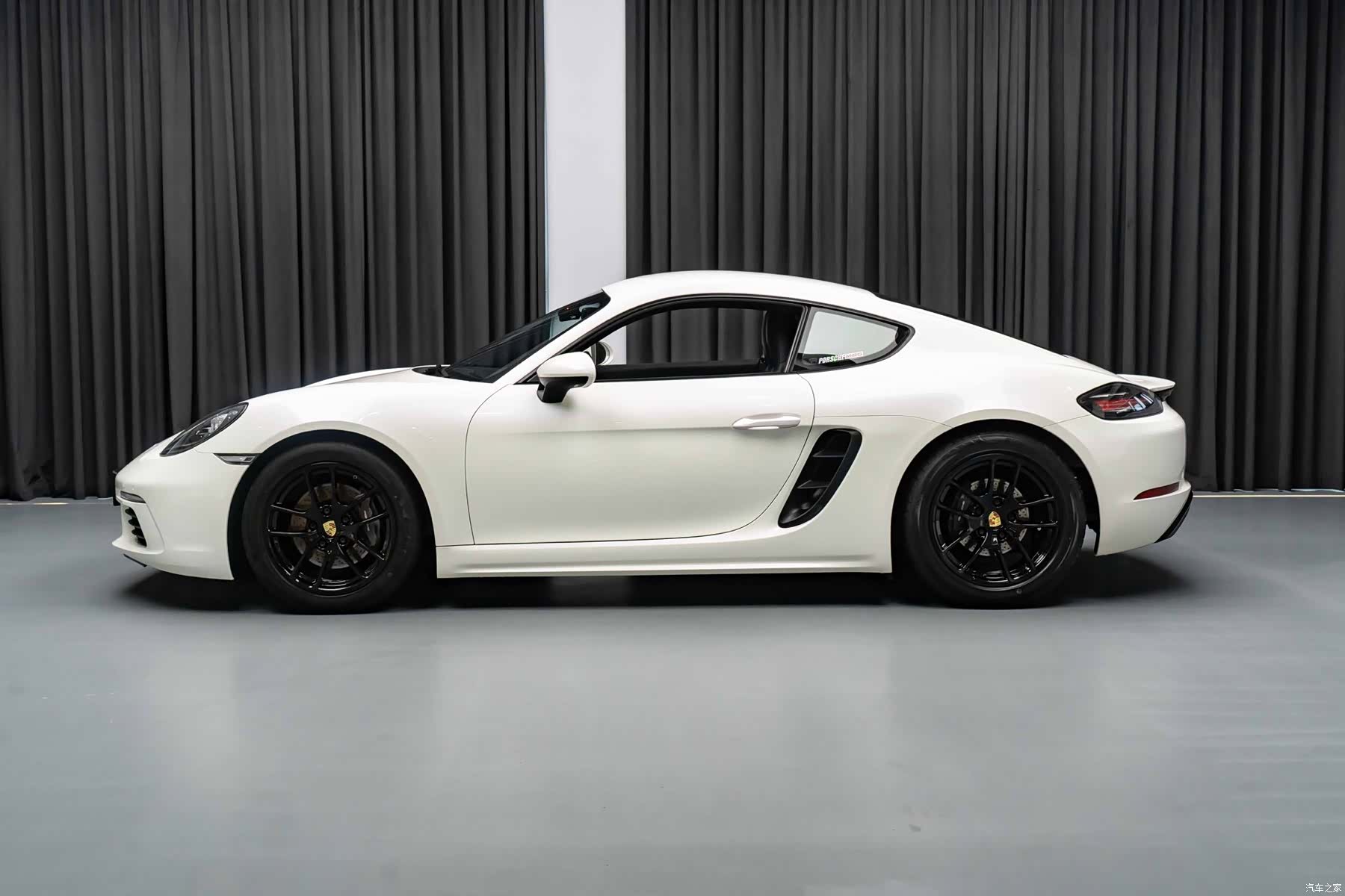 Cayman718 Cayman, 2017 3