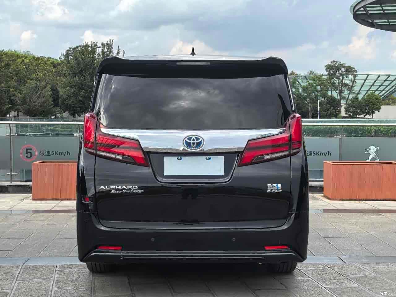Toyota Alphard, 2022 17