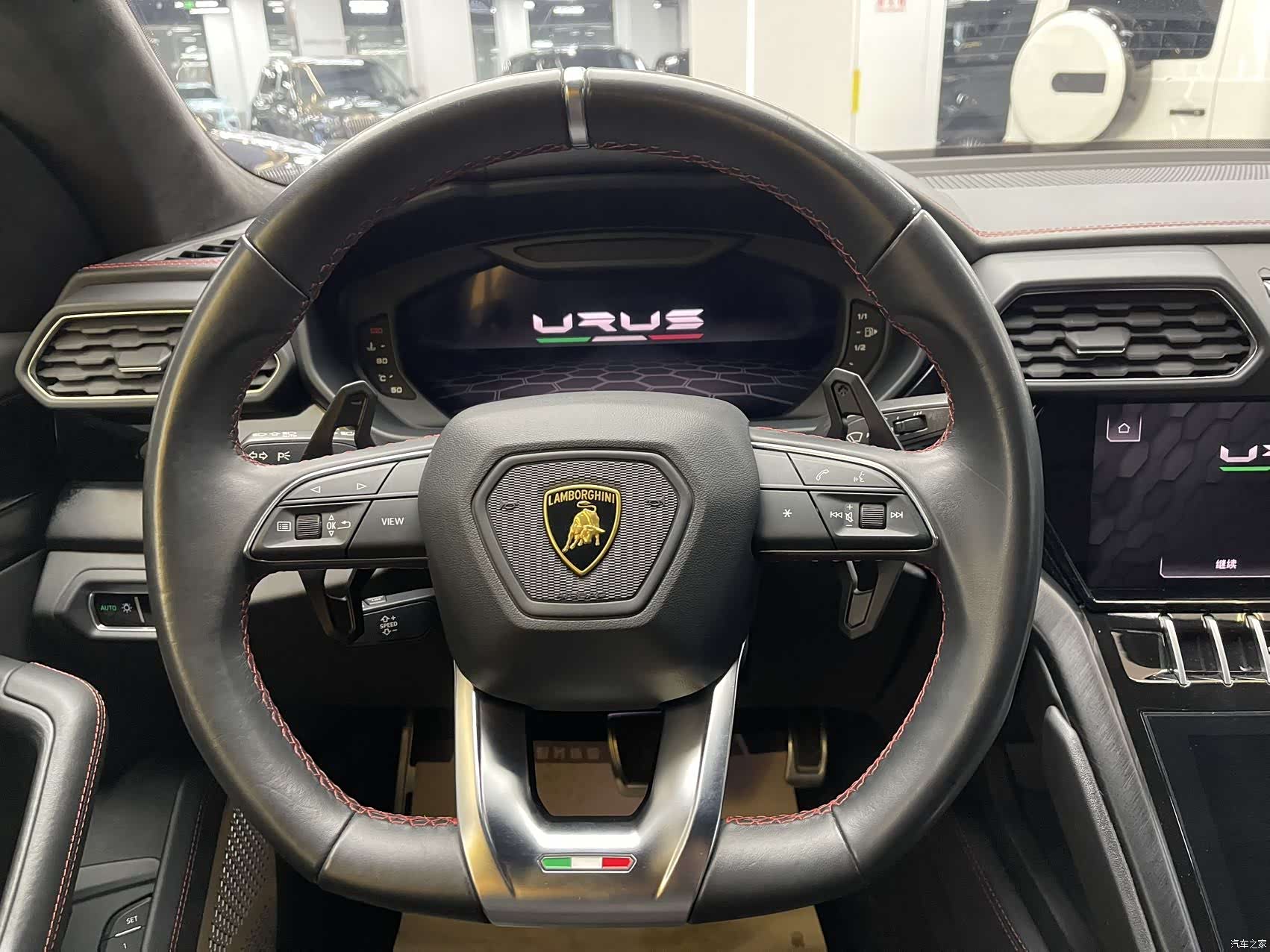 Lamborghini Urus, 2023 15