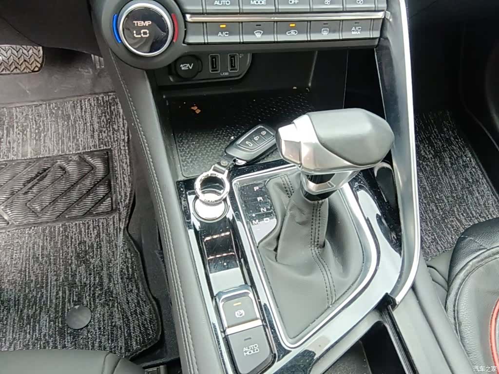 DongFeng AX7, 2019 14