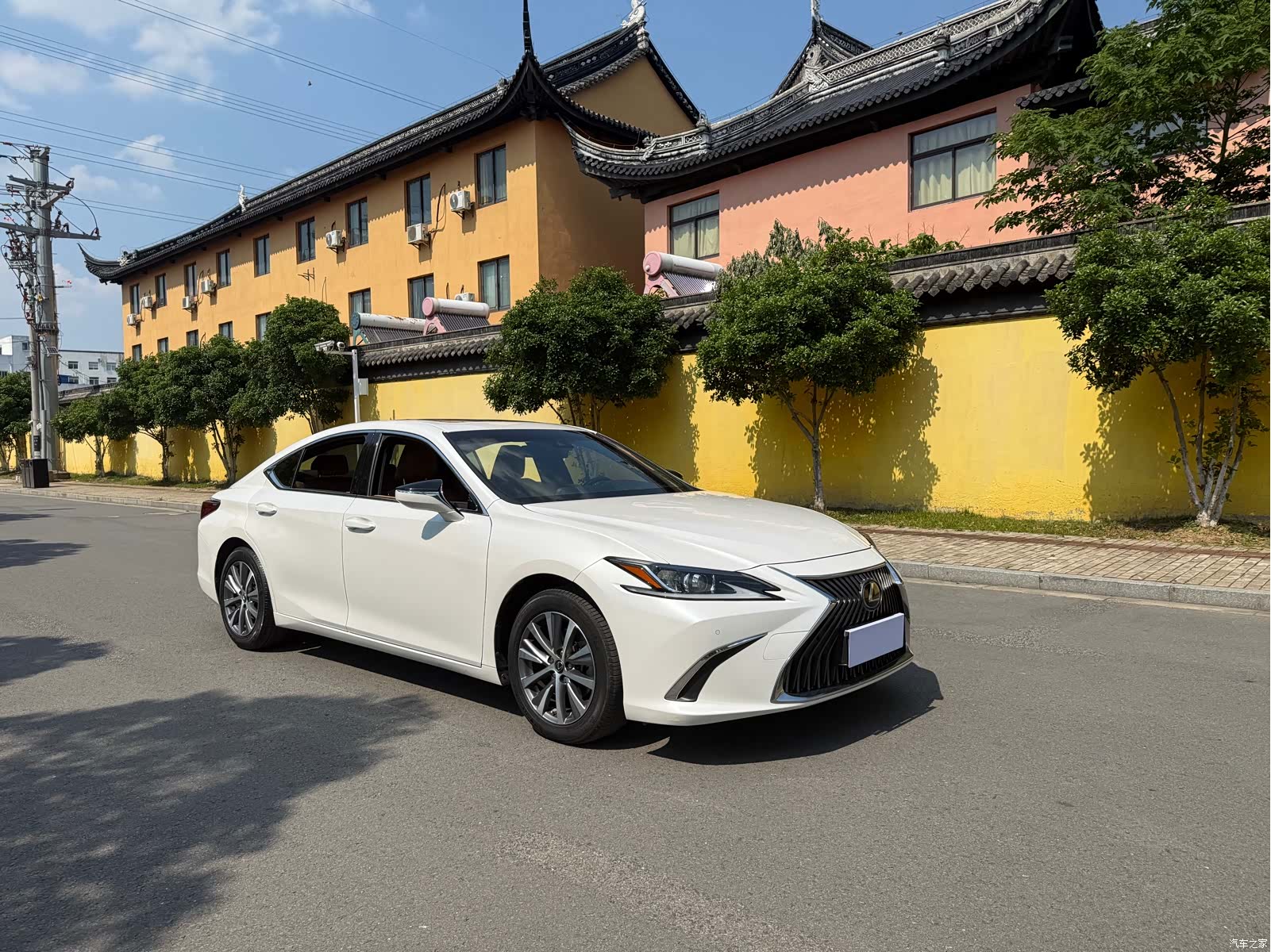 Lexus ES, 2020 3