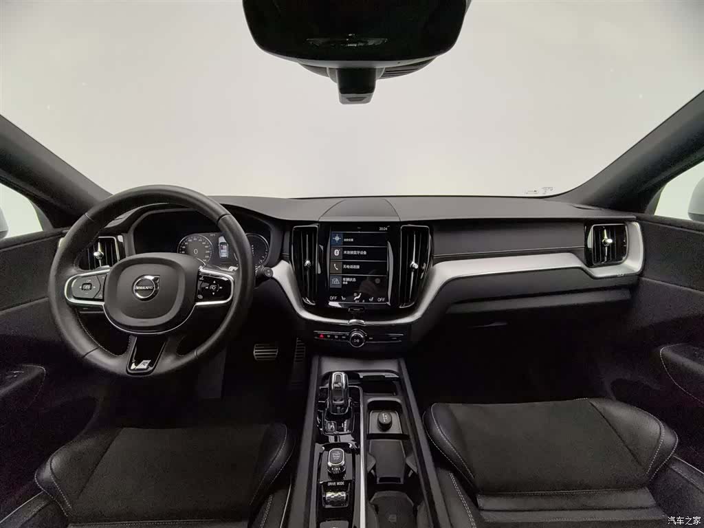 Volvo XC60, 2019 все фото