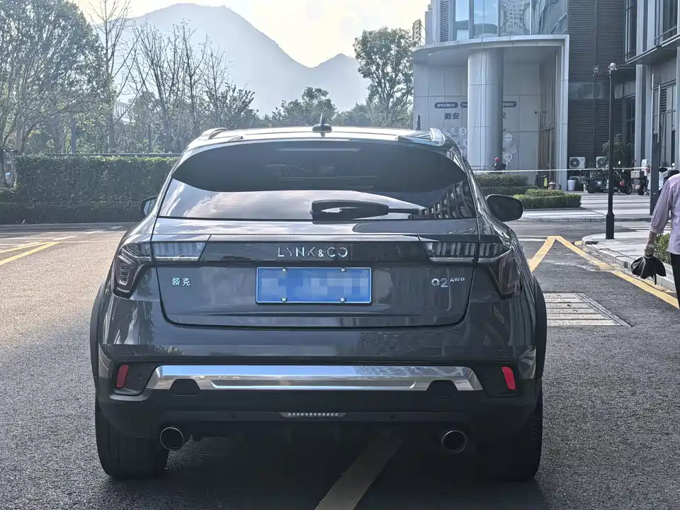 Lynk & Co 02