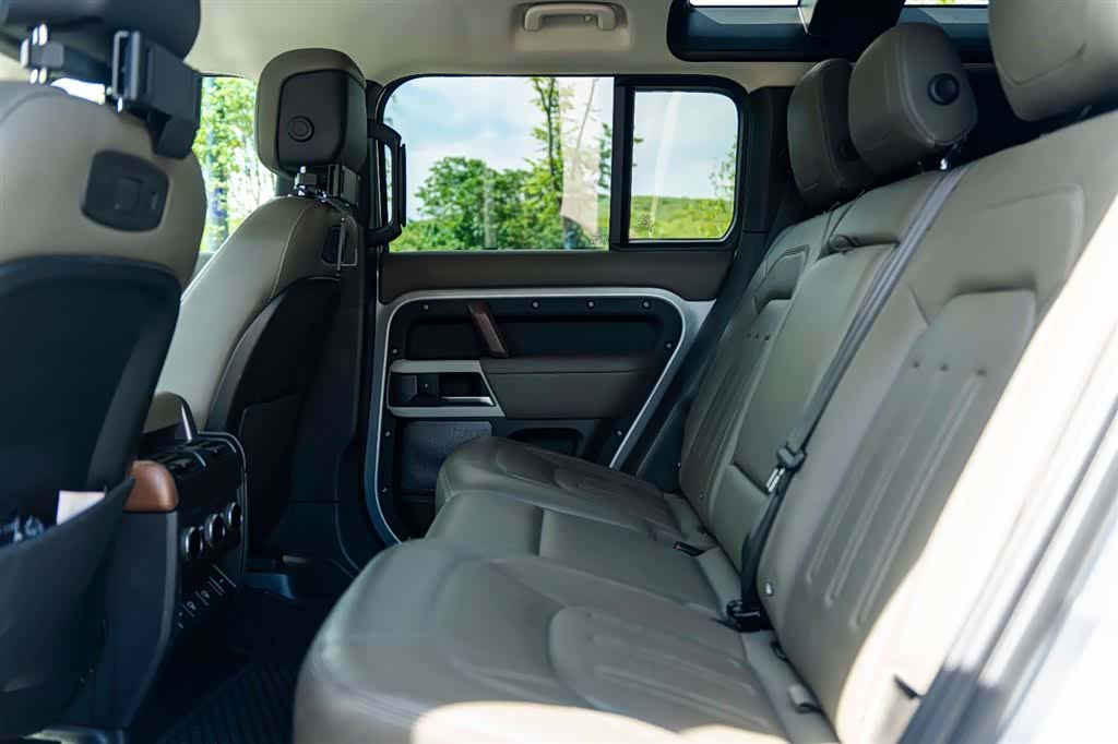 Land Rover Defender, 2021 13