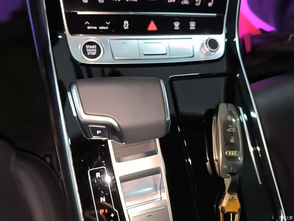 Audi Q7, 2023 14