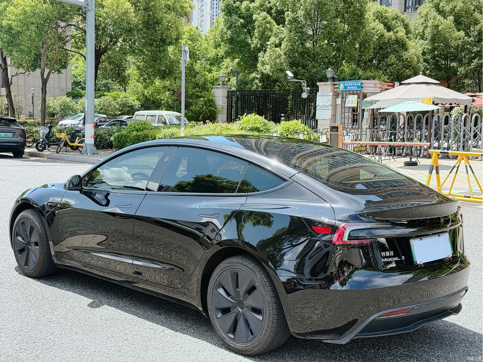 Tesla Model 3, 2025 все фото