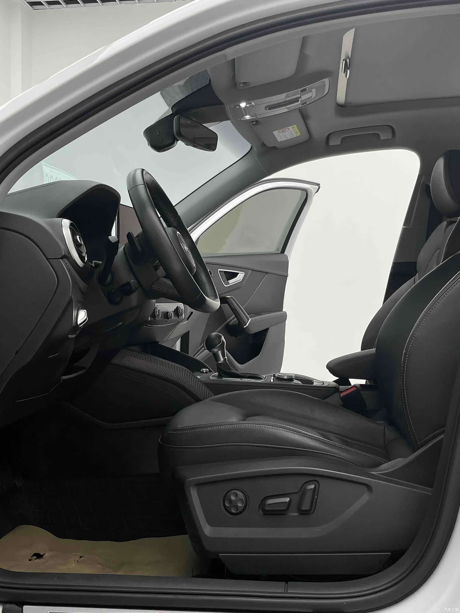 Audi Q2L, 2023 19