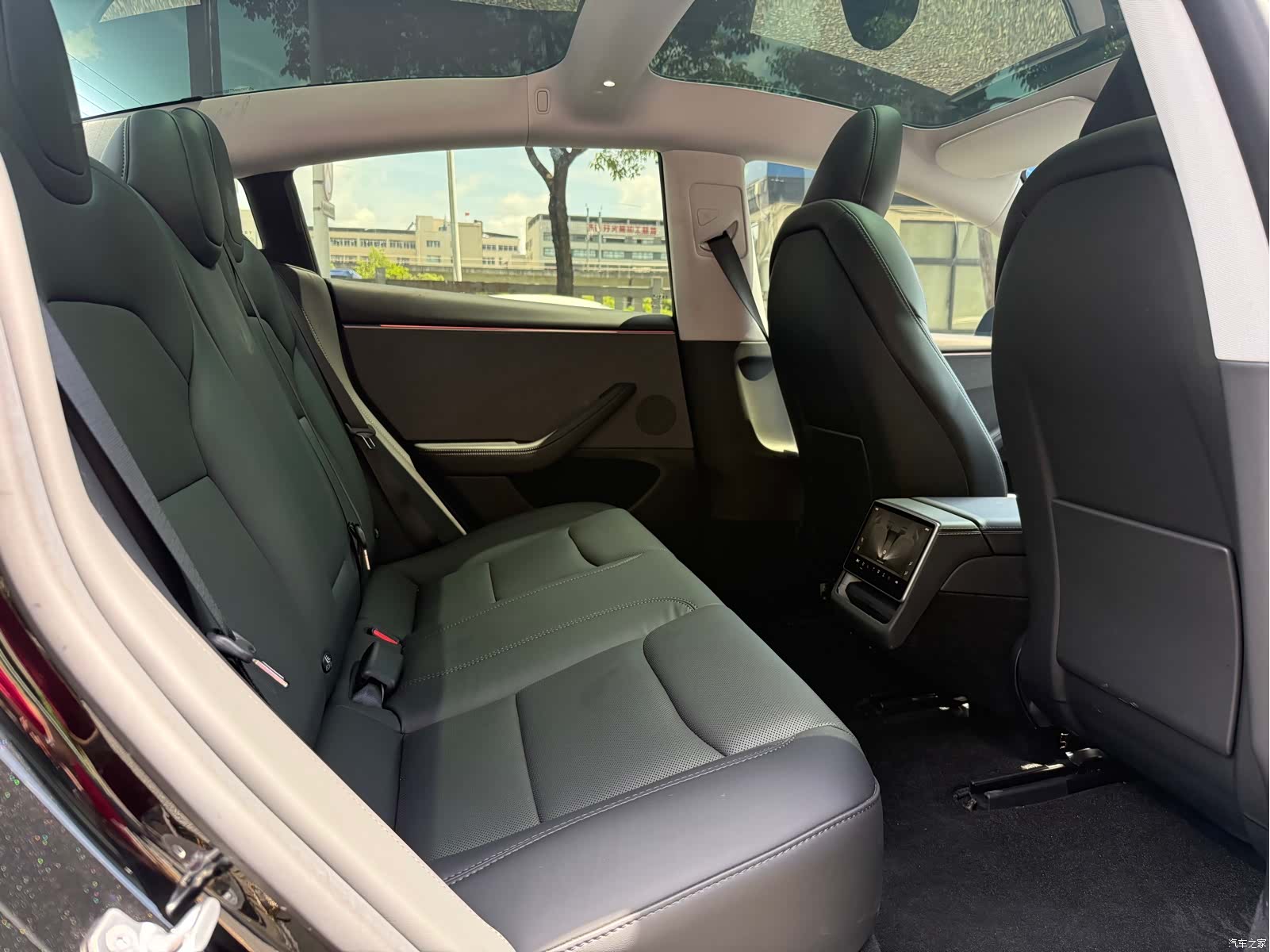 Tesla Model 3, 2025 14