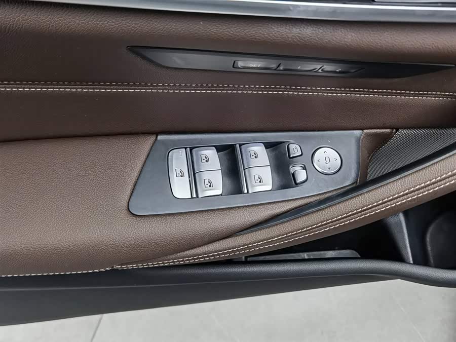 BMW 5 Series 2023, фото 9
