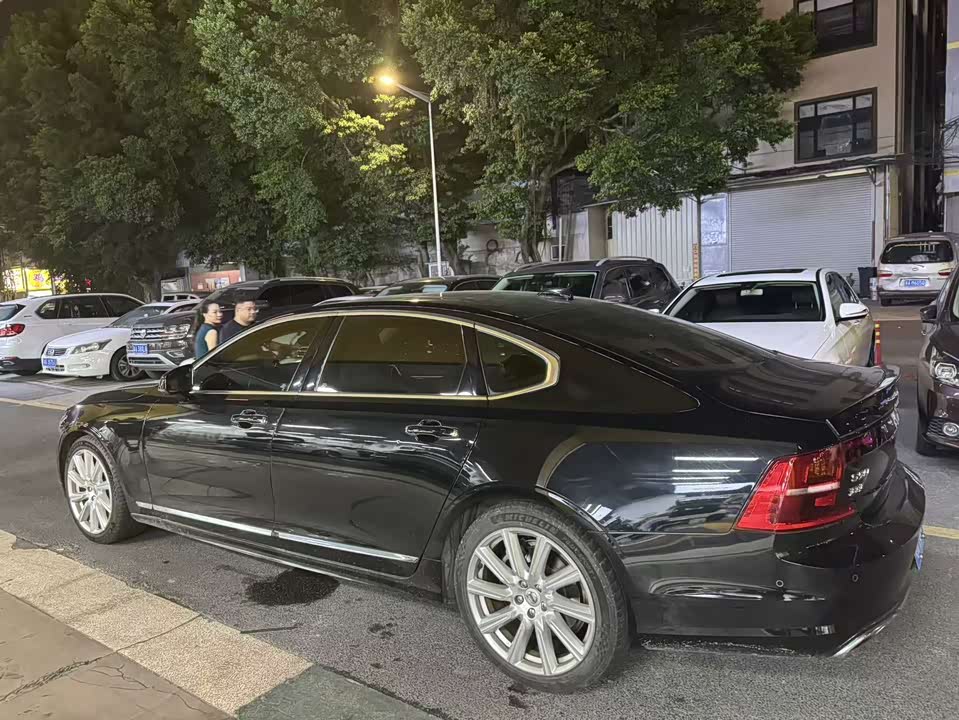 Volvo S90