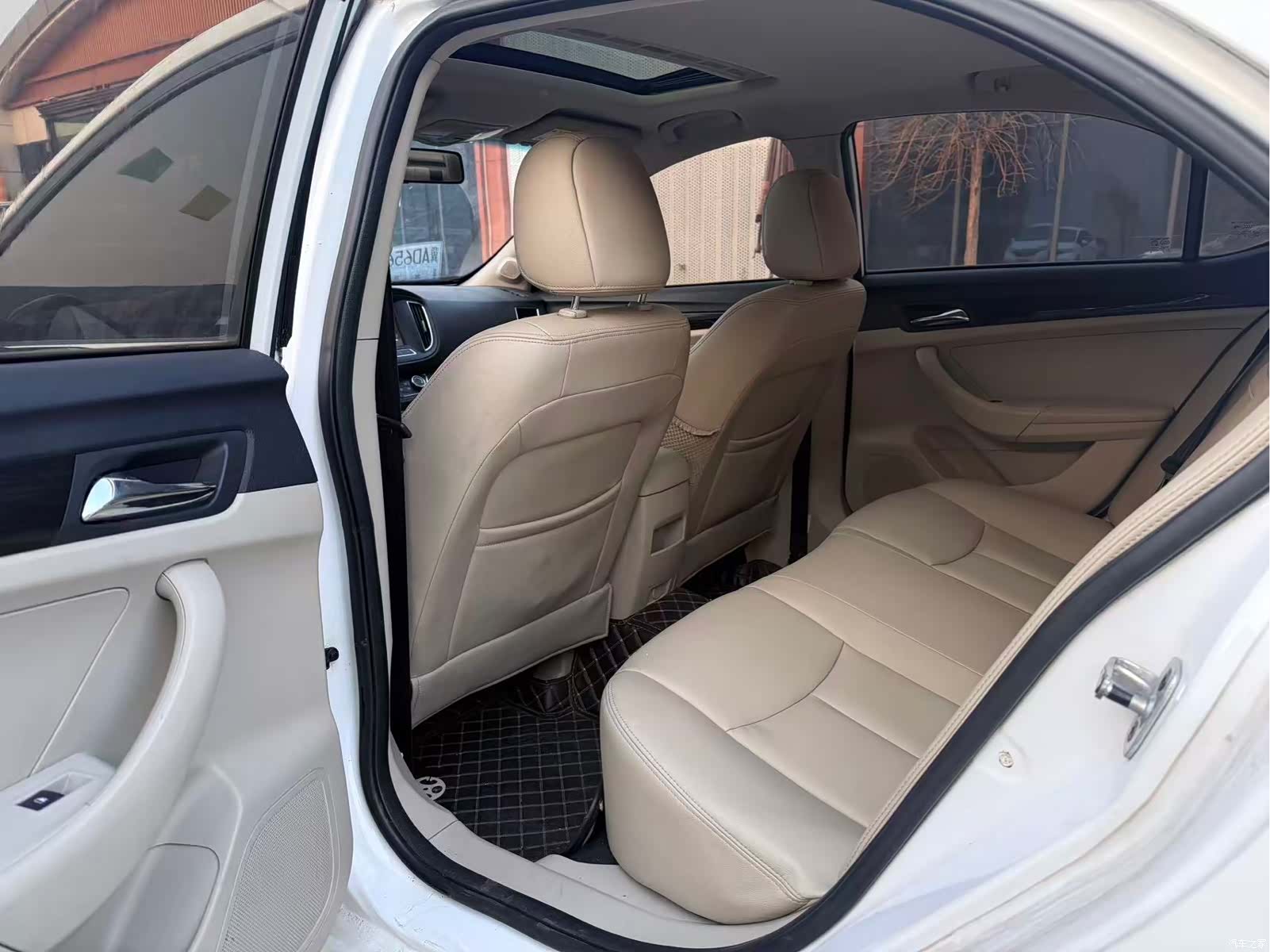 Roewe 360, 2015 8