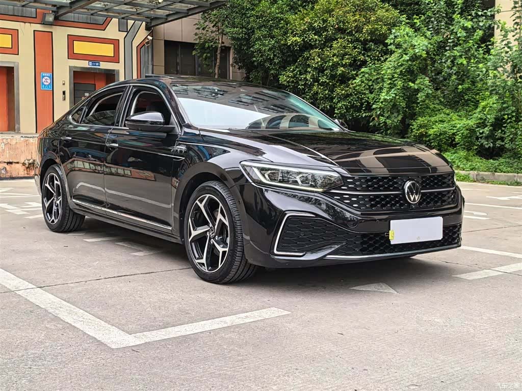 Volkswagen Passat, 2022 3