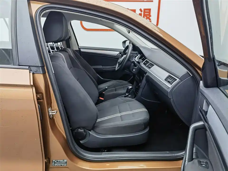 Volkswagen C-TREK Wei Collar