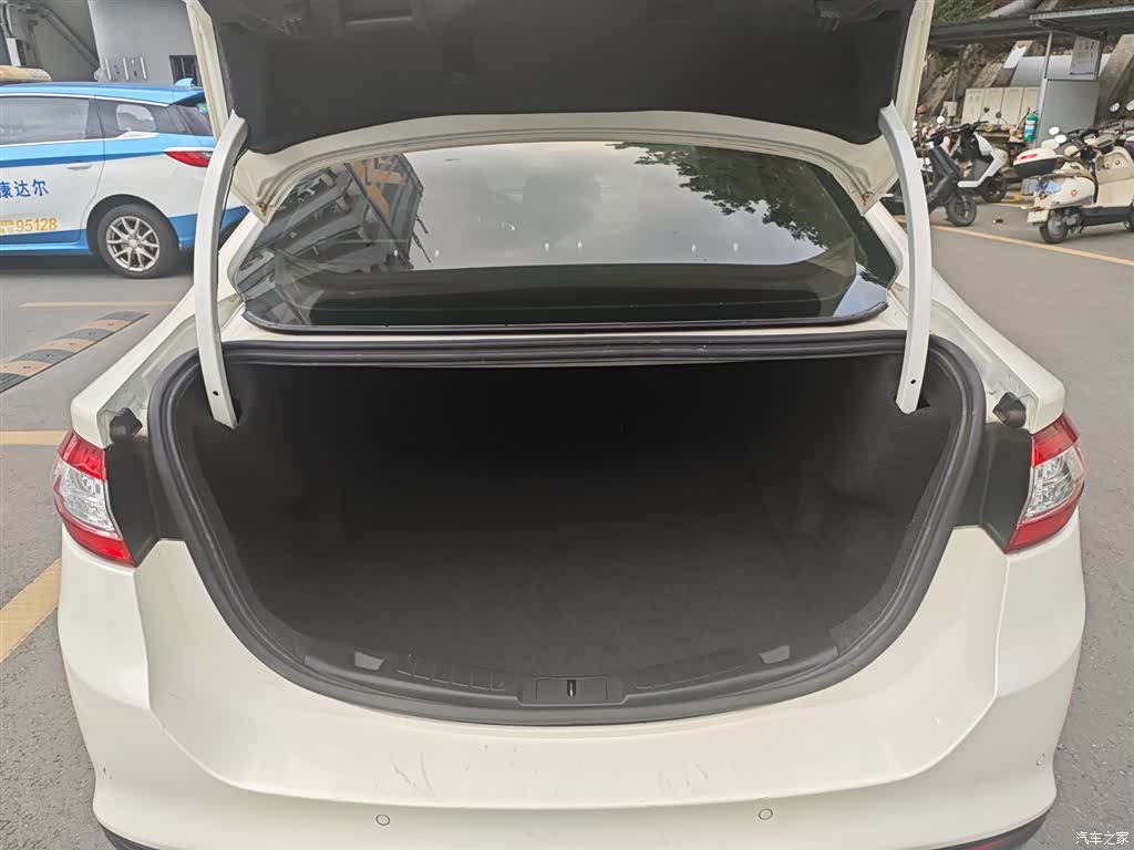 Ford Mondeo, 2013 16