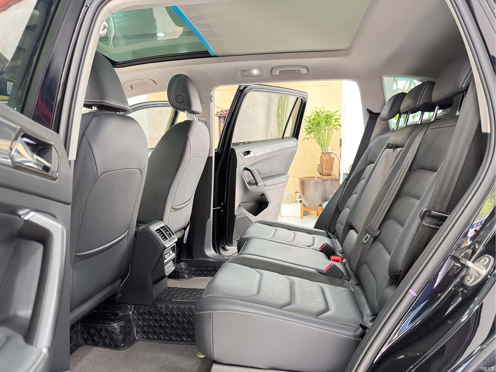 Volkswagen Tiguan L, 2021 11