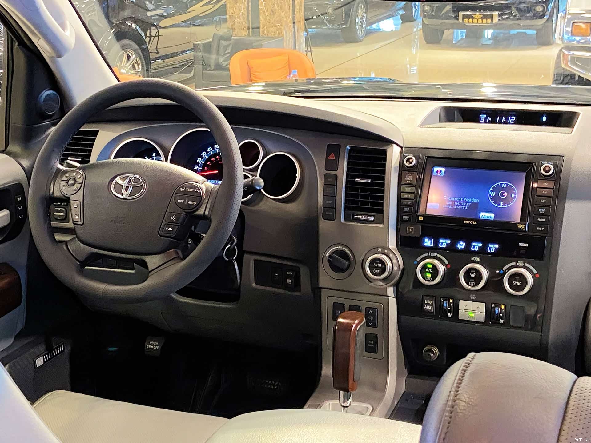 Toyota Sequoia, 2011 16