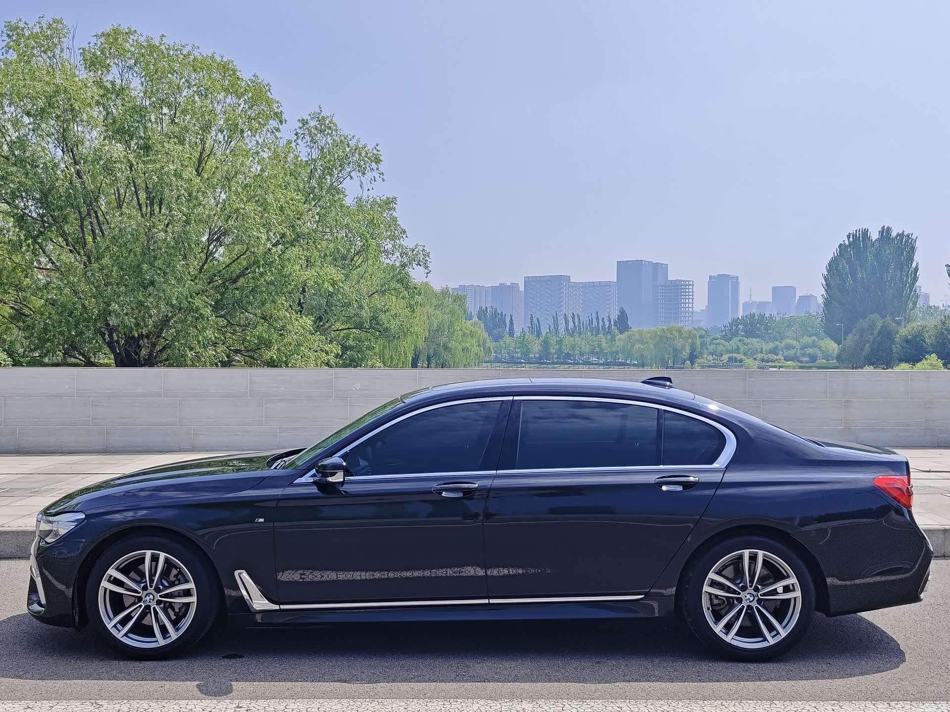 BMW 7 Series, 2018 все фото
