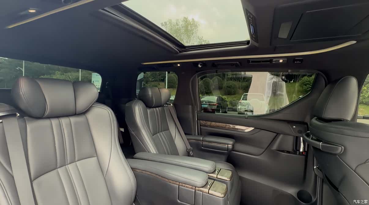 Toyota Alphard, 2019 все фото