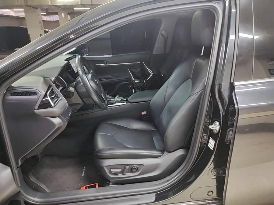 Toyota Camry 2023, фото 15