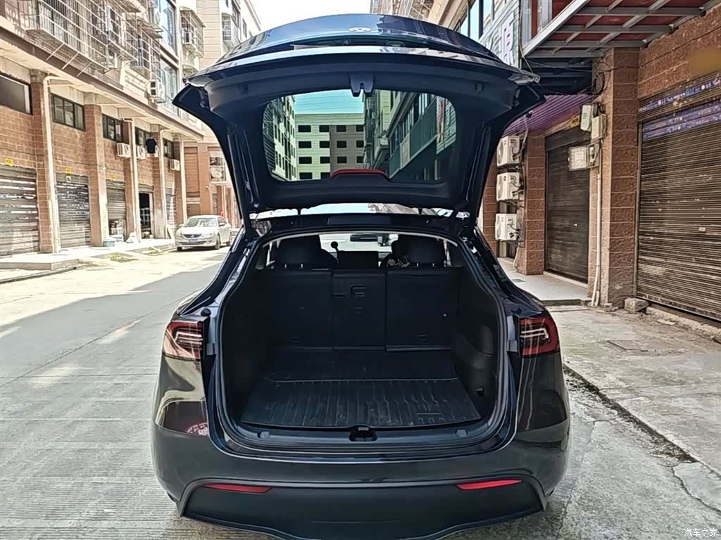 Tesla Model Y, 2024 19