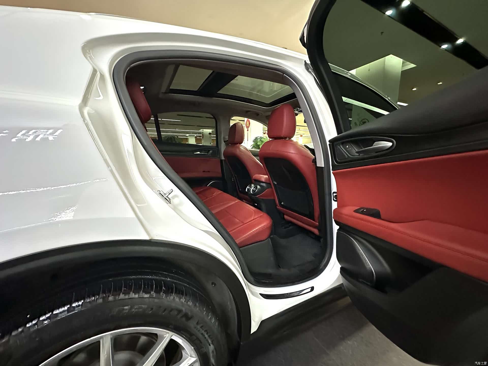 Alfa Romeo Stelvio, 2018 25