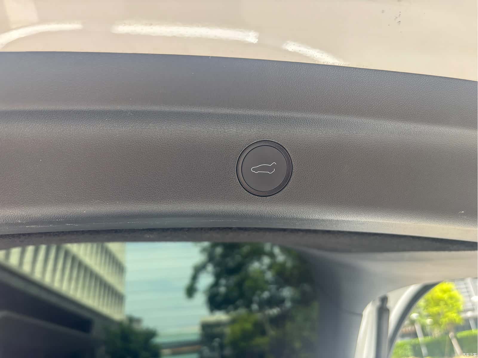 Tesla Model Y, 2024 16