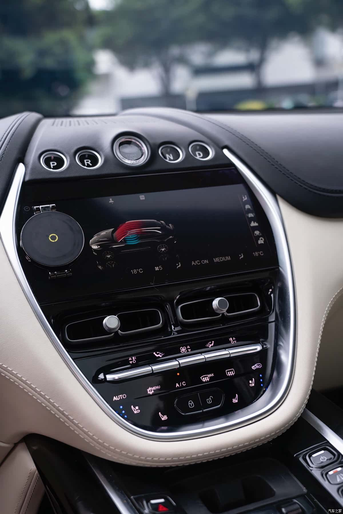 Aston Martin DBX, 2026 13