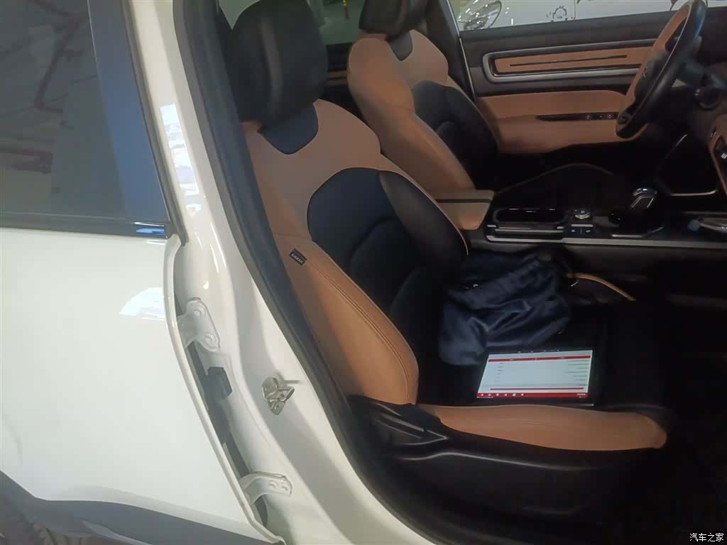 Geely Icon, 2023 25