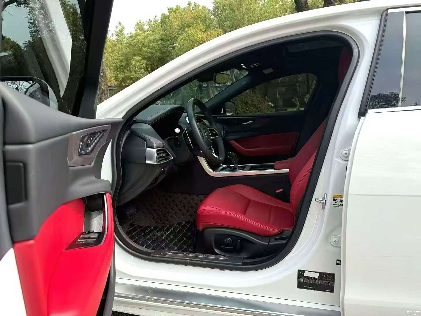 Land Rover XEL, 2023 3